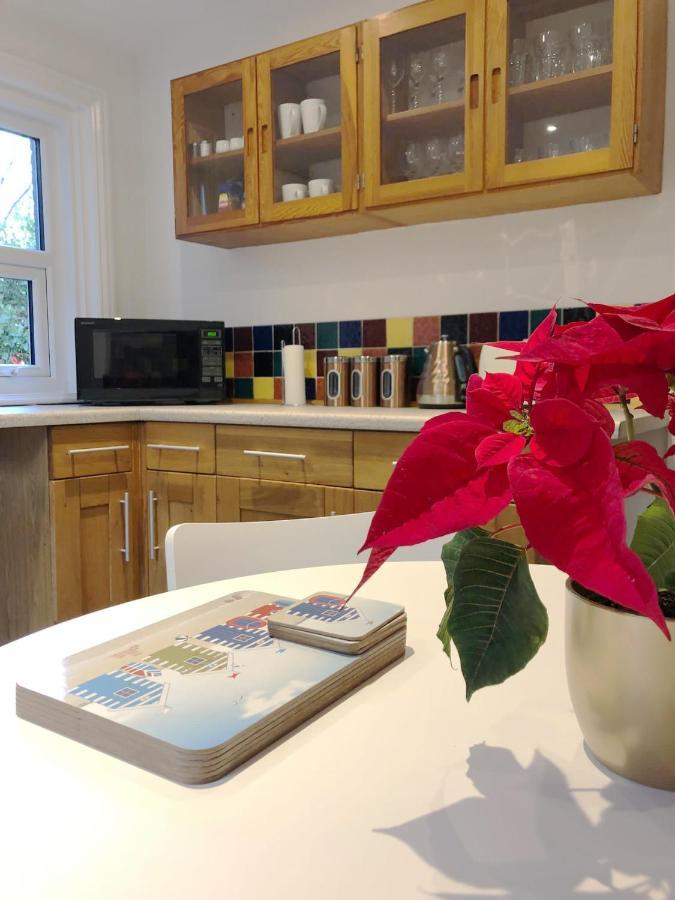 Summer Breeze -3 Bed-Sleeps 6-Parking-Walk To The Beach-Spacious-Families-Groups-Professionals Welcome Bournemouth Exterior foto